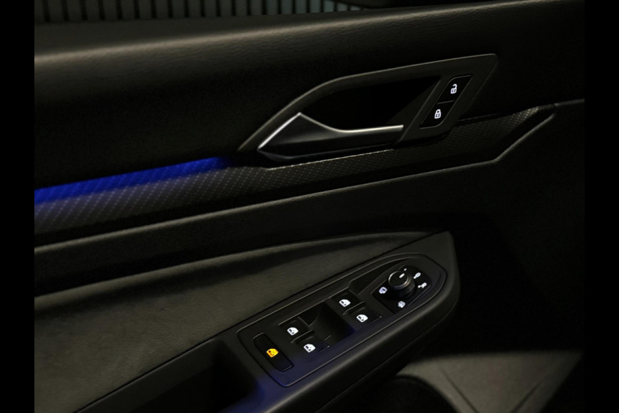 Volkswagen Golf 2.0 TSI R 4Motion | AKRAPOVIC | PANO | HUD