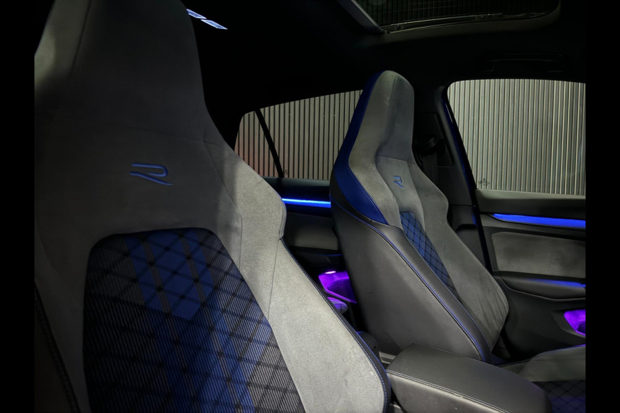 Volkswagen Golf 2.0 TSI R 4Motion | AKRAPOVIC | PANO | HUD