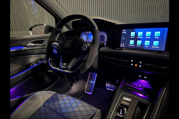 Volkswagen Golf 2.0 TSI R 4Motion | AKRAPOVIC | PANO | HUD