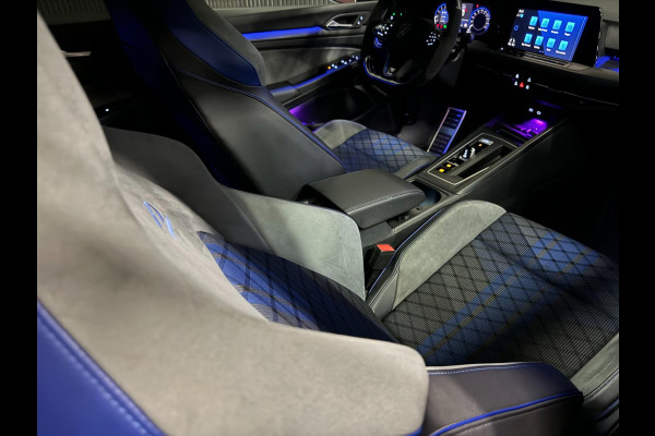 Volkswagen Golf 2.0 TSI R 4Motion | AKRAPOVIC | PANO | HUD