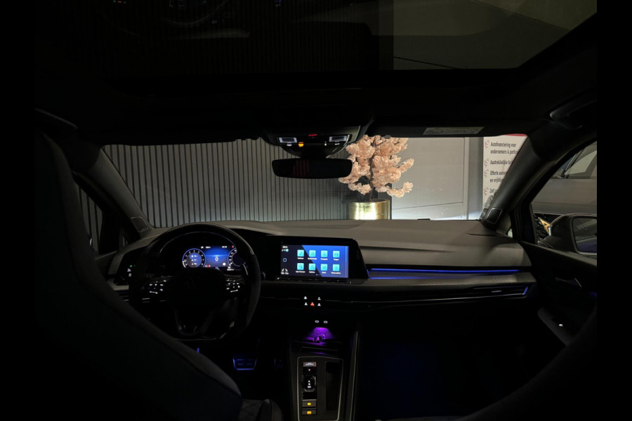 Volkswagen Golf 2.0 TSI R 4Motion | AKRAPOVIC | PANO | HUD