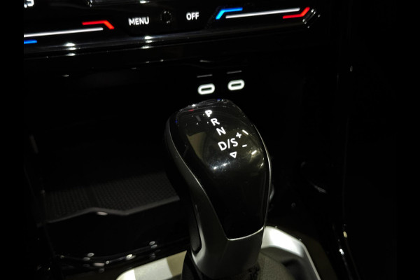 Volkswagen T-Roc 1.5 TSI R-Line DSG | PANO | IQ LIGHT | VIRTUAL | CAMERA