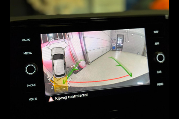 Volkswagen T-Roc 1.5 TSI R-Line DSG | PANO | IQ LIGHT | VIRTUAL | CAMERA