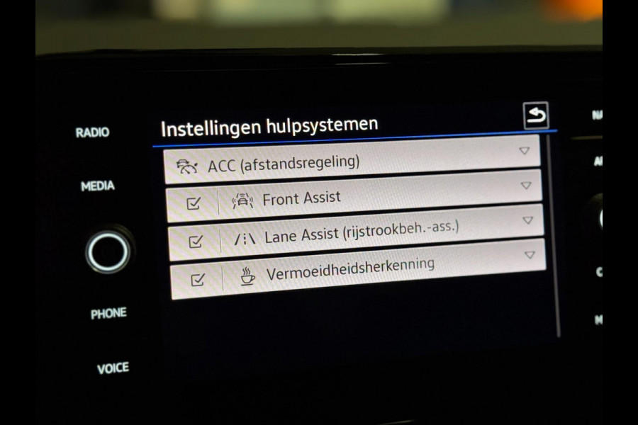 Volkswagen T-Roc 1.5 TSI R-Line DSG | PANO | IQ LIGHT | VIRTUAL | CAMERA