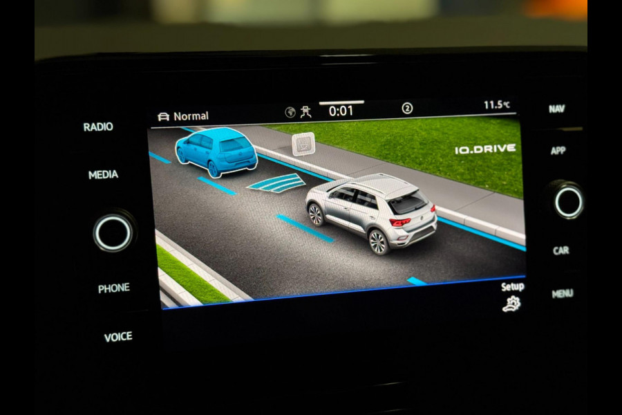 Volkswagen T-Roc 1.5 TSI R-Line DSG | PANO | IQ LIGHT | VIRTUAL | CAMERA