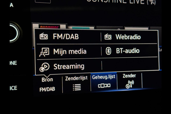 Volkswagen T-Roc 1.5 TSI R-Line DSG | PANO | IQ LIGHT | VIRTUAL | CAMERA