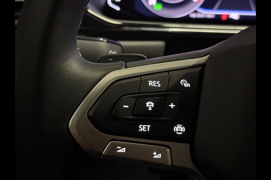 Volkswagen T-Roc 1.5 TSI R-Line DSG | PANO | IQ LIGHT | VIRTUAL | CAMERA