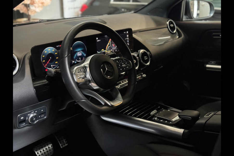 Mercedes-Benz GLA 180 AMG | LED | WIDESCREEN | TREKHAAK