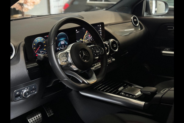 Mercedes-Benz GLA 180 AMG | LED | WIDESCREEN | TREKHAAK