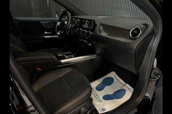 Mercedes-Benz GLA 180 AMG | LED | WIDESCREEN | TREKHAAK