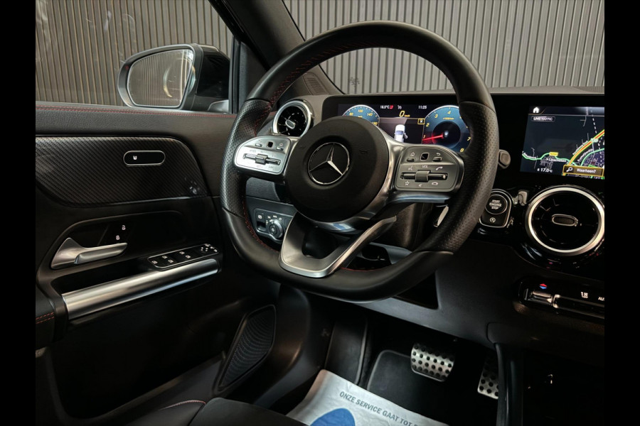 Mercedes-Benz GLA 180 AMG | LED | WIDESCREEN | TREKHAAK