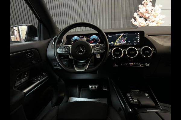 Mercedes-Benz GLA 180 AMG | LED | WIDESCREEN | TREKHAAK