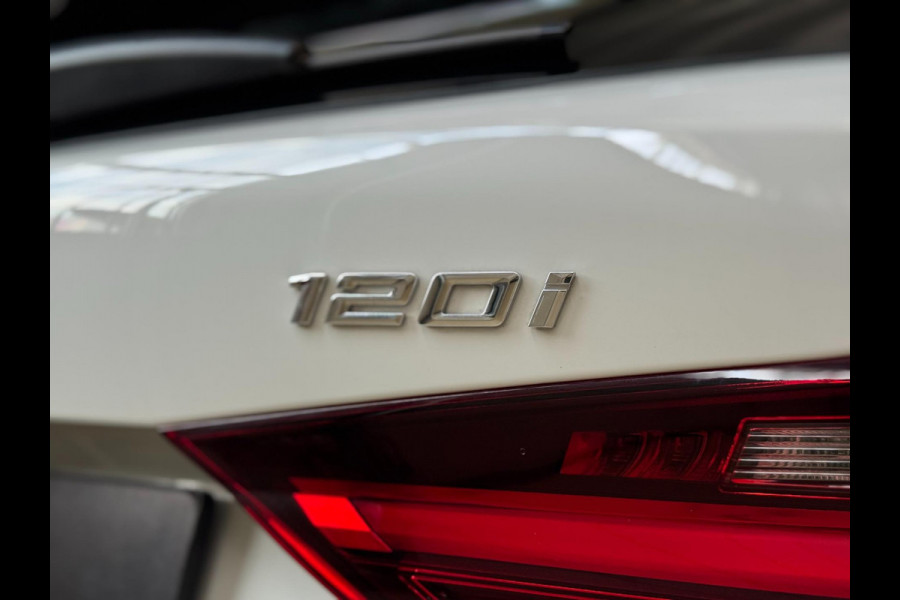 BMW 1-serie 120i | CAMERA | LED | STOELVERW. | 2024
