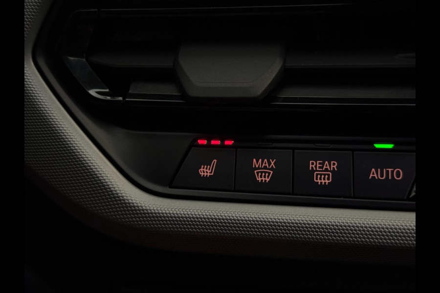 BMW 1-serie 120i | CAMERA | LED | STOELVERW. | 2024