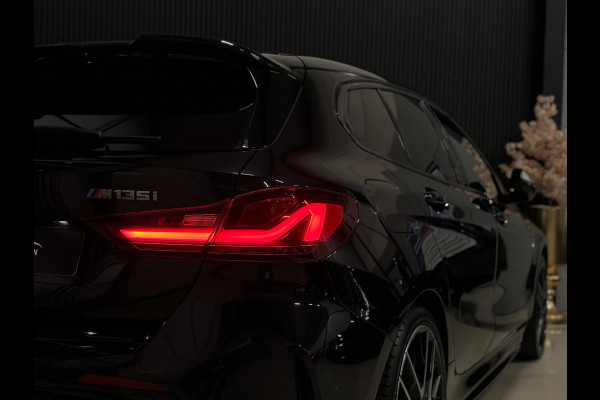 BMW 1-serie M135i xDrive M PERFORMANCE | NAP | PANO | KUIP | VOL!