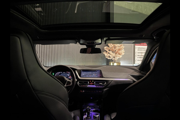 BMW 1-serie M135i xDrive M PERFORMANCE | NAP | PANO | KUIP | VOL!