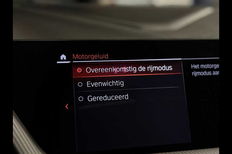 BMW 1-serie M135i xDrive M PERFORMANCE | NAP | PANO | KUIP | VOL!