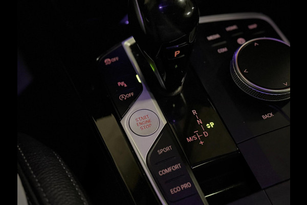 BMW 1-serie M135i xDrive M PERFORMANCE | NAP | PANO | KUIP | VOL!