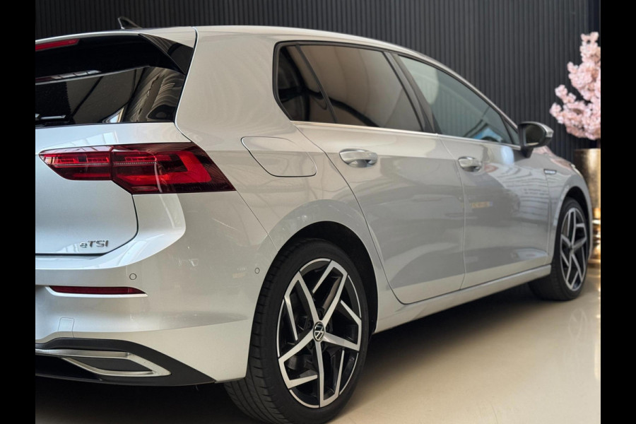 Volkswagen Golf 1.5 eTSI Style DSG | IQ LIGHT | CAMERA | SFEERVERLICHTING