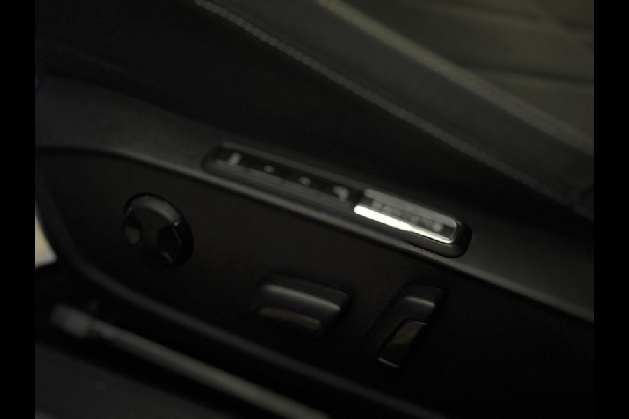 Volkswagen Golf 1.5 eTSI Style DSG | IQ LIGHT | CAMERA | SFEERVERLICHTING