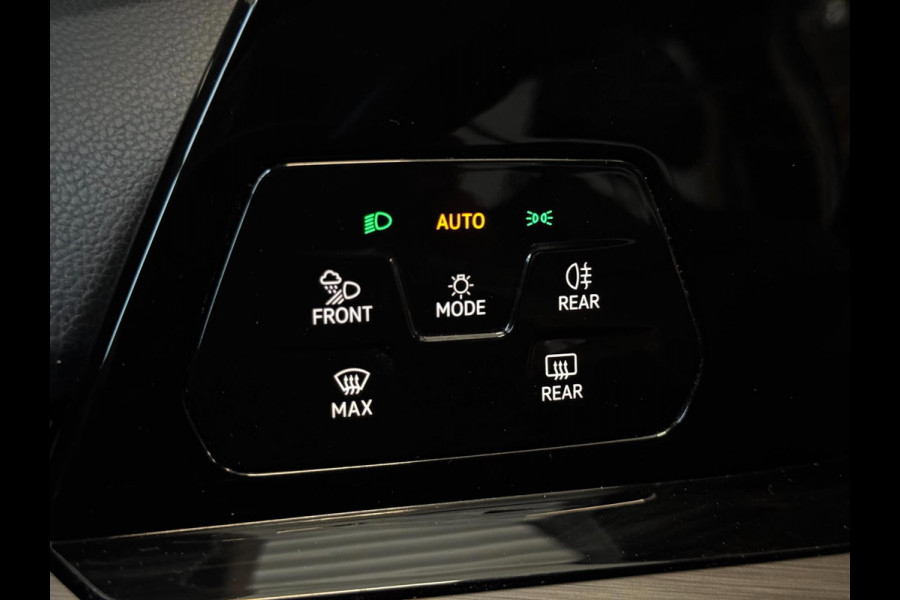 Volkswagen Golf 1.5 eTSI Style DSG | IQ LIGHT | CAMERA | SFEERVERLICHTING
