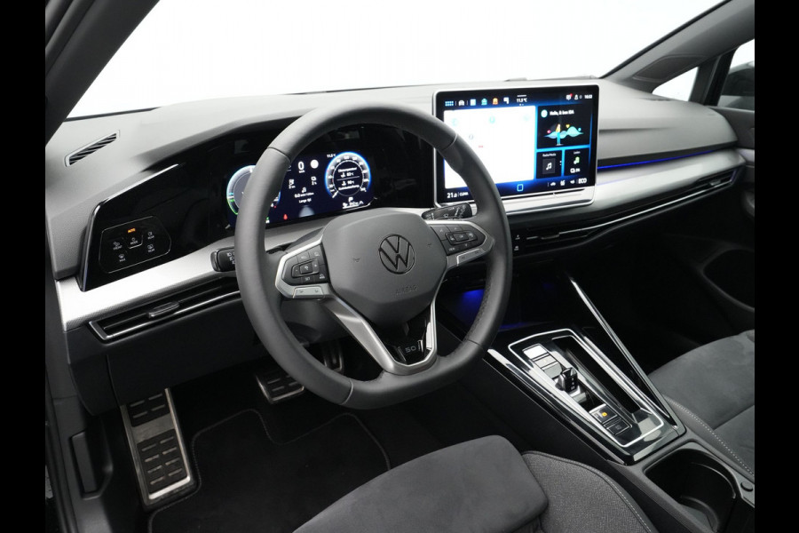 Volkswagen Golf 1.5 eHybrid 50 Edition Navigatie Camera Sideassist Stoelverwarming Carplay 186
