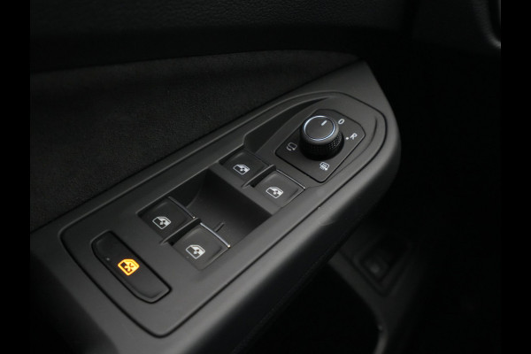 Volkswagen Golf 1.5 eHybrid 50 Edition Navigatie Camera Sideassist Stoelverwarming Carplay 186