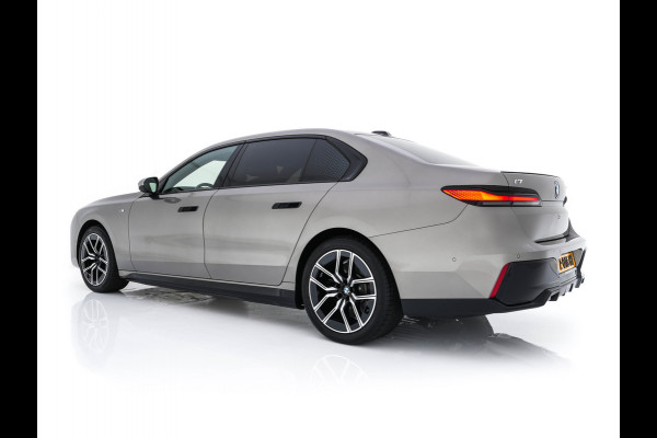 BMW i7 eDrive50 106 kWh M-Sportpack [ 3-Fase ] {SOH-97%} (INCL.BTW) *PANO | HEAD-UP | LUXURY-LEATHER | FULL-LED | BLIND-SPOT | BOWERS&WILKINS | MEMORY-PACK | TOP-VIEW | VENTILATED/HEATED-COMFORTSEATS | SOFT-CLOSE | WIDE-SREEN-DIGICOCKPIT | KEYLESS