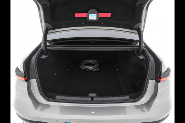 BMW i7 eDrive50 106 kWh M-Sportpack [ 3-Fase ] {SOH-97%} (INCL.BTW) *PANO | HEAD-UP | LUXURY-LEATHER | FULL-LED | BLIND-SPOT | BOWERS&WILKINS | MEMORY-PACK | TOP-VIEW | VENTILATED/HEATED-COMFORTSEATS | SOFT-CLOSE | WIDE-SREEN-DIGICOCKPIT | KEYLESS