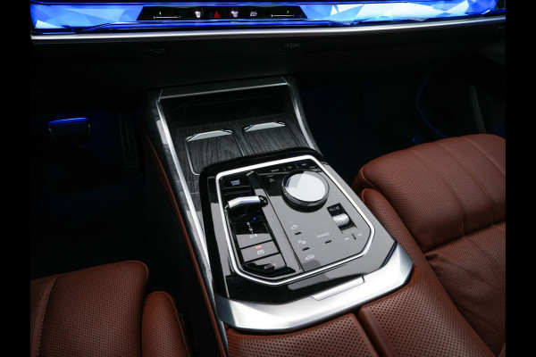 BMW i7 eDrive50 106 kWh M-Sportpack [ 3-Fase ] {SOH-97%} (INCL.BTW) *PANO | HEAD-UP | LUXURY-LEATHER | FULL-LED | BLIND-SPOT | BOWERS&WILKINS | MEMORY-PACK | TOP-VIEW | VENTILATED/HEATED-COMFORTSEATS | SOFT-CLOSE | WIDE-SREEN-DIGICOCKPIT | KEYLESS