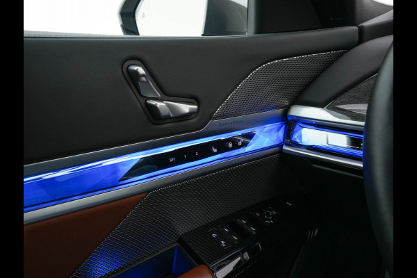 BMW i7 eDrive50 106 kWh M-Sportpack [ 3-Fase ] {SOH-97%} (INCL.BTW) *PANO | HEAD-UP | LUXURY-LEATHER | FULL-LED | BLIND-SPOT | BOWERS&WILKINS | MEMORY-PACK | TOP-VIEW | VENTILATED/HEATED-COMFORTSEATS | SOFT-CLOSE | WIDE-SREEN-DIGICOCKPIT | KEYLESS