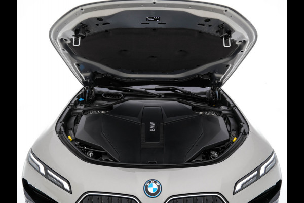 BMW i7 eDrive50 106 kWh M-Sportpack [ 3-Fase ] {SOH-97%} (INCL.BTW) *PANO | HEAD-UP | LUXURY-LEATHER | FULL-LED | BLIND-SPOT | BOWERS&WILKINS | MEMORY-PACK | TOP-VIEW | VENTILATED/HEATED-COMFORTSEATS | SOFT-CLOSE | WIDE-SREEN-DIGICOCKPIT | KEYLESS