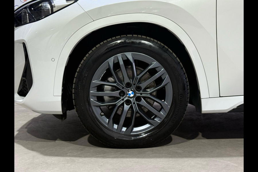 BMW X1 SDrive18i/M-SPORT/PANO/HARMAN KARDON/CAMERA/MEMORY/PILOT ASIST