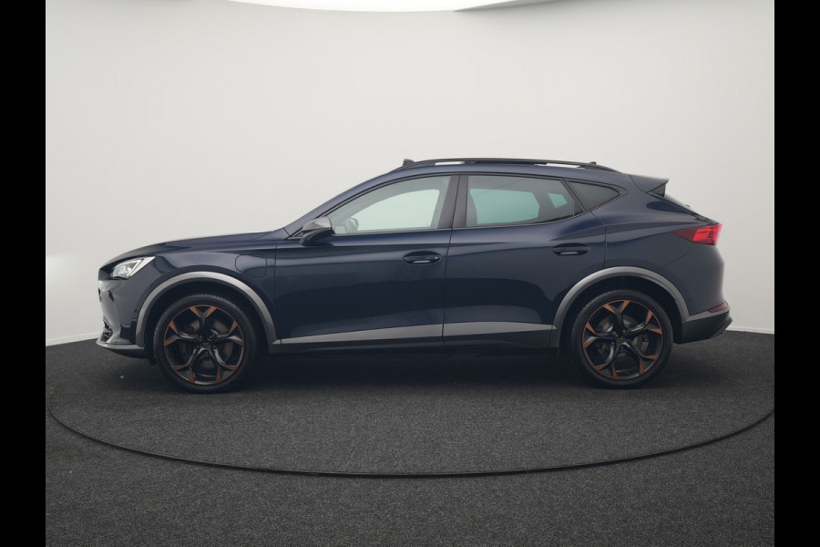 CUPRA Formentor 1.4 e-Hybrid VZ Copper Edition Plug In Hybrid 245pk Dealer O.H. PHEV | Panodak | Adaptive Cruise | Keyless | Sportstoelen Verwarmd | Virtual | 19"L.M | Sfeerverlichting |