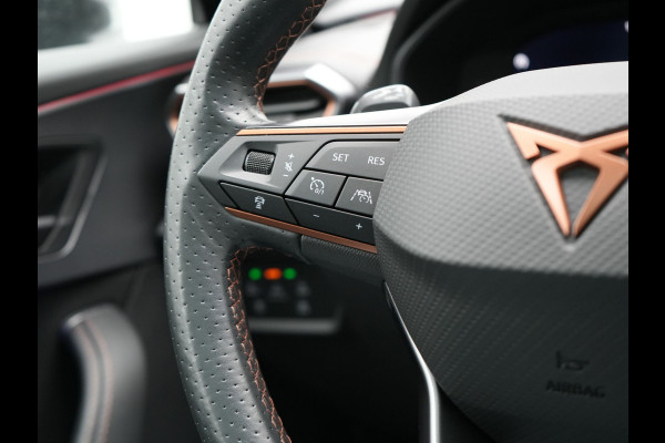 CUPRA Formentor 1.4 e-Hybrid VZ Copper Edition Plug In Hybrid 245pk Dealer O.H. PHEV | Panodak | Adaptive Cruise | Keyless | Sportstoelen Verwarmd | Virtual | 19"L.M | Sfeerverlichting |