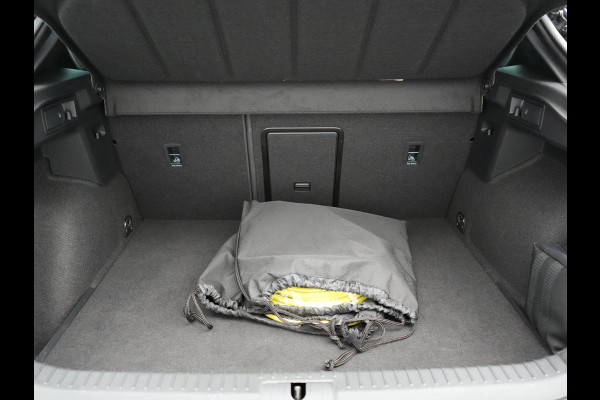 CUPRA Formentor 1.4 e-Hybrid VZ Copper Edition Plug In Hybrid 245pk Dealer O.H. PHEV | Panodak | Adaptive Cruise | Keyless | Sportstoelen Verwarmd | Virtual | 19"L.M | Sfeerverlichting |