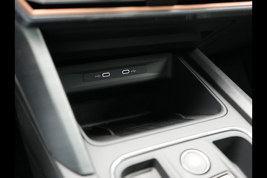 CUPRA Formentor 1.4 e-Hybrid VZ Copper Edition Plug In Hybrid 245pk Dealer O.H. PHEV | Panodak | Adaptive Cruise | Keyless | Sportstoelen Verwarmd | Virtual | 19"L.M | Sfeerverlichting |