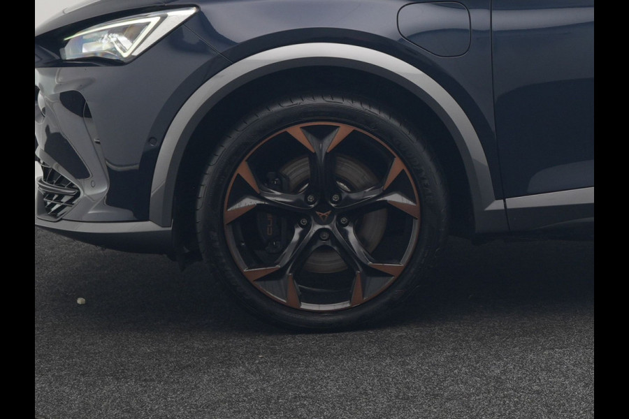 CUPRA Formentor 1.4 e-Hybrid VZ Copper Edition Plug In Hybrid 245pk Dealer O.H. PHEV | Panodak | Adaptive Cruise | Keyless | Sportstoelen Verwarmd | Virtual | 19"L.M | Sfeerverlichting |