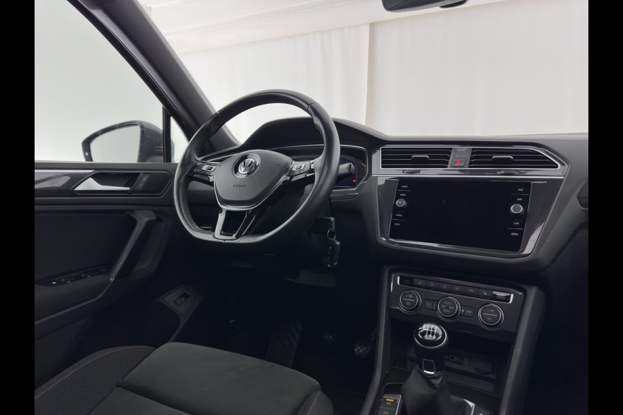 Volkswagen Tiguan 1.5 TSI Comfortline Business (INCL.BTW) *PANO | FULL-LED | ADAPTIVE-CRUISE | DIGI-COCKPIT | HEATED-COMFORTSEATS | NAV-FULLMAP | DAB+ | ECC | PDC | 19''ALU | TOWBAR*