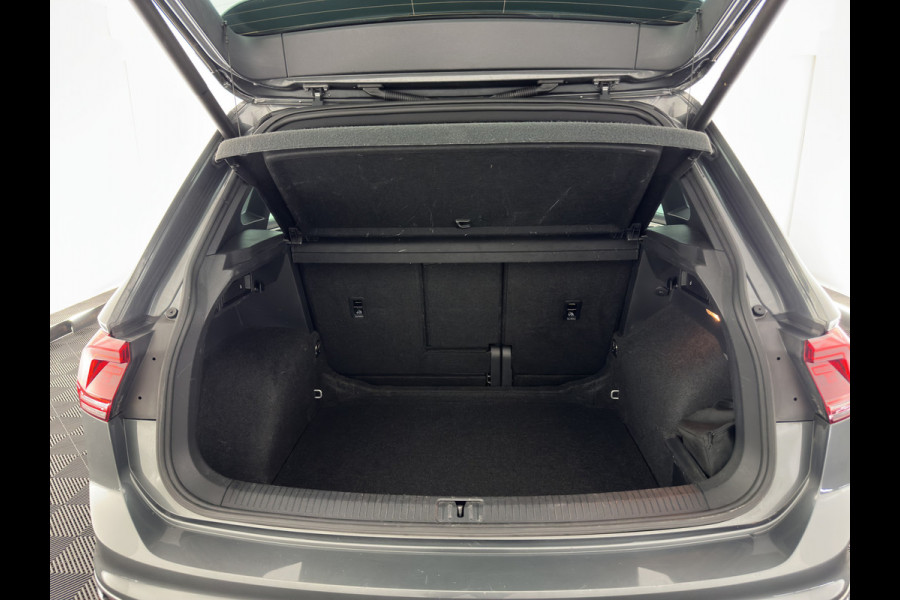 Volkswagen Tiguan 1.5 TSI Comfortline Business (INCL.BTW) *PANO | FULL-LED | ADAPTIVE-CRUISE | DIGI-COCKPIT | HEATED-COMFORTSEATS | NAV-FULLMAP | DAB+ | ECC | PDC | 19''ALU | TOWBAR*