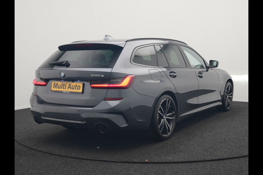 BMW 3 Serie Touring 330e xDrive M Sport Plug In Hybrid 293pk Dealer O.H. PHEV | Trekhaak Af Fabriek | Panodak | Harman & Kardon | Adaptief Onderstel | Camera | Alcantara Sportstoelen Verwarmd | Sfeerverlichting | Apple Carplay | Stuur Verwarmd | Navigatie | DAB |