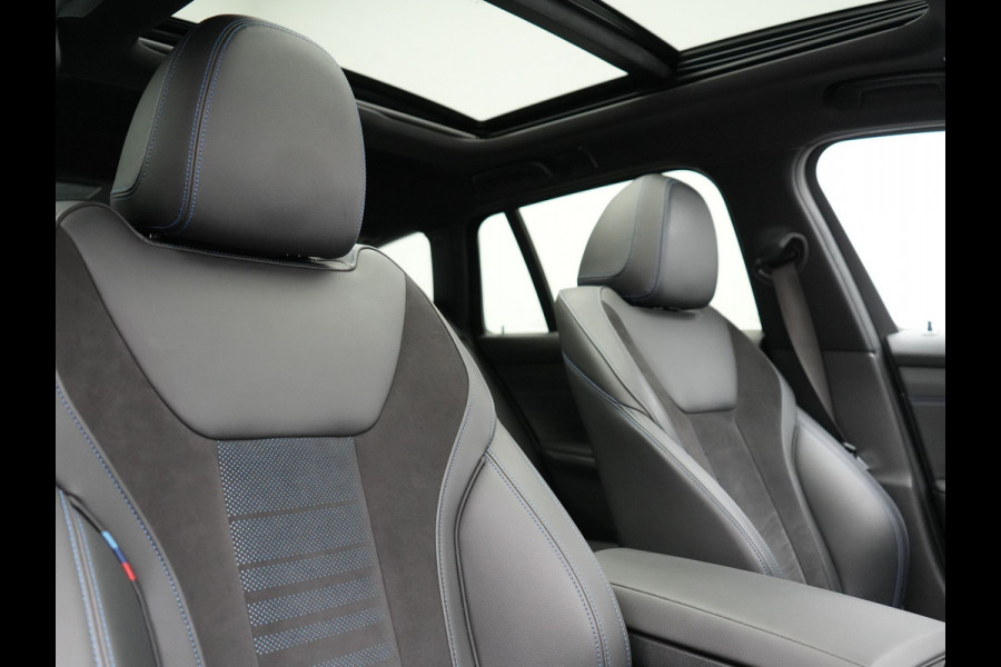 BMW 3 Serie Touring 330e xDrive M Sport Plug In Hybrid 293pk Dealer O.H. PHEV | Trekhaak Af Fabriek | Panodak | Harman & Kardon | Adaptief Onderstel | Camera | Alcantara Sportstoelen Verwarmd | Sfeerverlichting | Apple Carplay | Stuur Verwarmd | Navigatie | DAB |