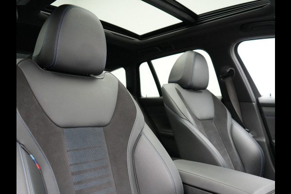 BMW 3 Serie Touring 330e xDrive M Sport Plug In Hybrid 293pk Dealer O.H. PHEV | Trekhaak Af Fabriek | Panodak | Harman & Kardon | Adaptief Onderstel | Camera | Alcantara Sportstoelen Verwarmd | Sfeerverlichting | Apple Carplay | Stuur Verwarmd | Navigatie | DAB |