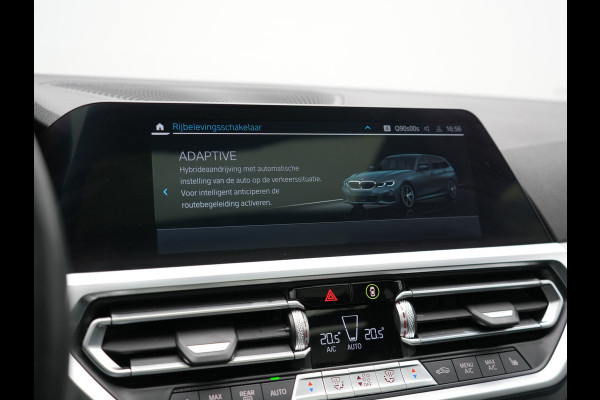 BMW 3 Serie Touring 330e xDrive M Sport Plug In Hybrid 293pk Dealer O.H. PHEV | Trekhaak Af Fabriek | Panodak | Harman & Kardon | Adaptief Onderstel | Camera | Alcantara Sportstoelen Verwarmd | Sfeerverlichting | Apple Carplay | Stuur Verwarmd | Navigatie | DAB |