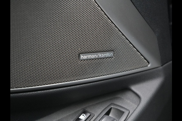 BMW 3 Serie Touring 330e xDrive M Sport Plug In Hybrid 293pk Dealer O.H. PHEV | Trekhaak Af Fabriek | Panodak | Harman & Kardon | Adaptief Onderstel | Camera | Alcantara Sportstoelen Verwarmd | Sfeerverlichting | Apple Carplay | Stuur Verwarmd | Navigatie | DAB |