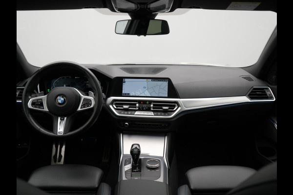 BMW 3 Serie Touring 330e xDrive M Sport Plug In Hybrid 293pk Dealer O.H. PHEV | Trekhaak Af Fabriek | Panodak | Harman & Kardon | Adaptief Onderstel | Camera | Alcantara Sportstoelen Verwarmd | Sfeerverlichting | Apple Carplay | Stuur Verwarmd | Navigatie | DAB |