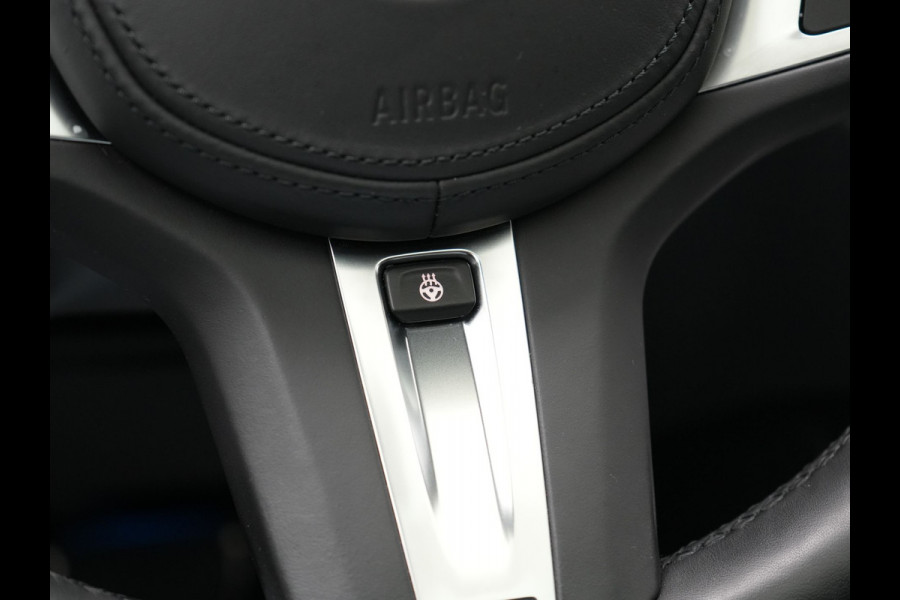 BMW 3 Serie Touring 330e xDrive M Sport Plug In Hybrid 293pk Dealer O.H. PHEV | Trekhaak Af Fabriek | Panodak | Harman & Kardon | Adaptief Onderstel | Camera | Alcantara Sportstoelen Verwarmd | Sfeerverlichting | Apple Carplay | Stuur Verwarmd | Navigatie | DAB |