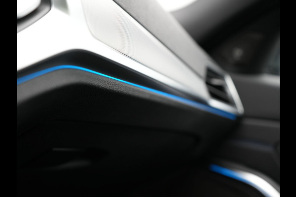 BMW 3 Serie Touring 330e xDrive M Sport Plug In Hybrid 293pk Dealer O.H. PHEV | Trekhaak Af Fabriek | Panodak | Harman & Kardon | Adaptief Onderstel | Camera | Alcantara Sportstoelen Verwarmd | Sfeerverlichting | Apple Carplay | Stuur Verwarmd | Navigatie | DAB |