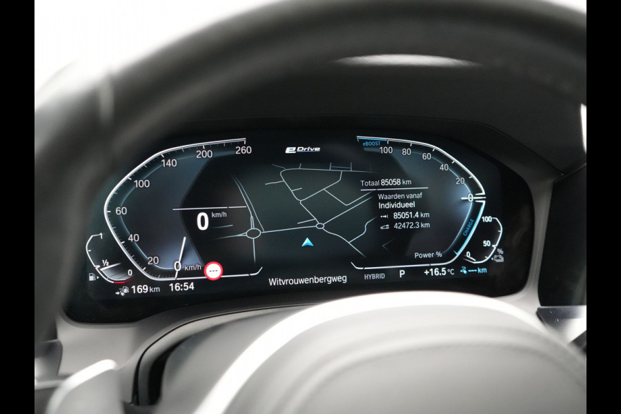 BMW 3 Serie Touring 330e xDrive M Sport Plug In Hybrid 293pk Dealer O.H. PHEV | Trekhaak Af Fabriek | Panodak | Harman & Kardon | Adaptief Onderstel | Camera | Alcantara Sportstoelen Verwarmd | Sfeerverlichting | Apple Carplay | Stuur Verwarmd | Navigatie | DAB |