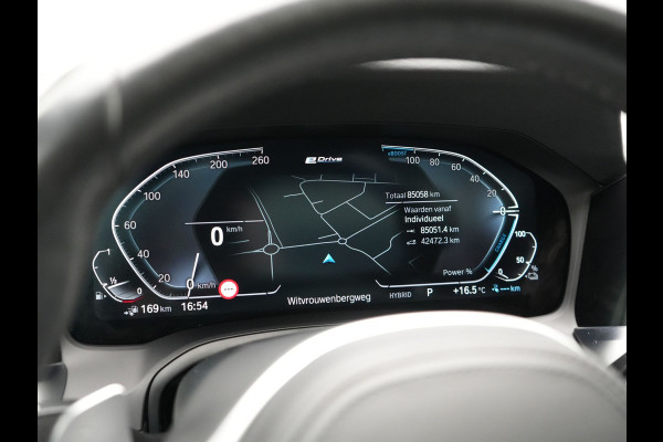 BMW 3 Serie Touring 330e xDrive M Sport Plug In Hybrid 293pk Dealer O.H. PHEV | Trekhaak Af Fabriek | Panodak | Harman & Kardon | Adaptief Onderstel | Camera | Alcantara Sportstoelen Verwarmd | Sfeerverlichting | Apple Carplay | Stuur Verwarmd | Navigatie | DAB |